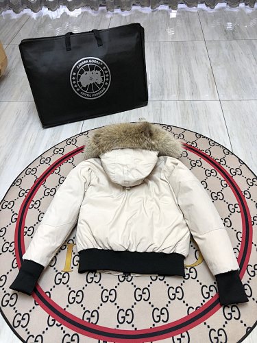Canada Goose Chilliwack Bomber Down Jacket Cream White Fur Hood